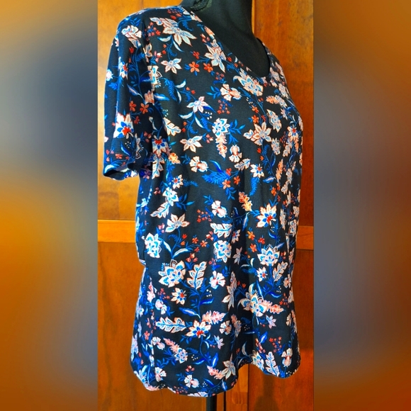 🇺🇸CROFT & BARROW women's red, white and blue floral v-neck t-shirt. Size XXL - Picture 2 of 5